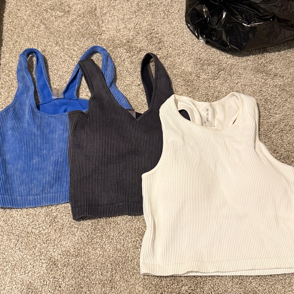 Ribbed Knit V-Neck Crop Tops - Black and Blue